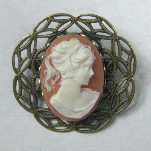Plastic Faux Cameo Brooch Pin Goldtone Vintage 1980 Jewelry Metal Filigree 1 inc - Picture 1 of 3